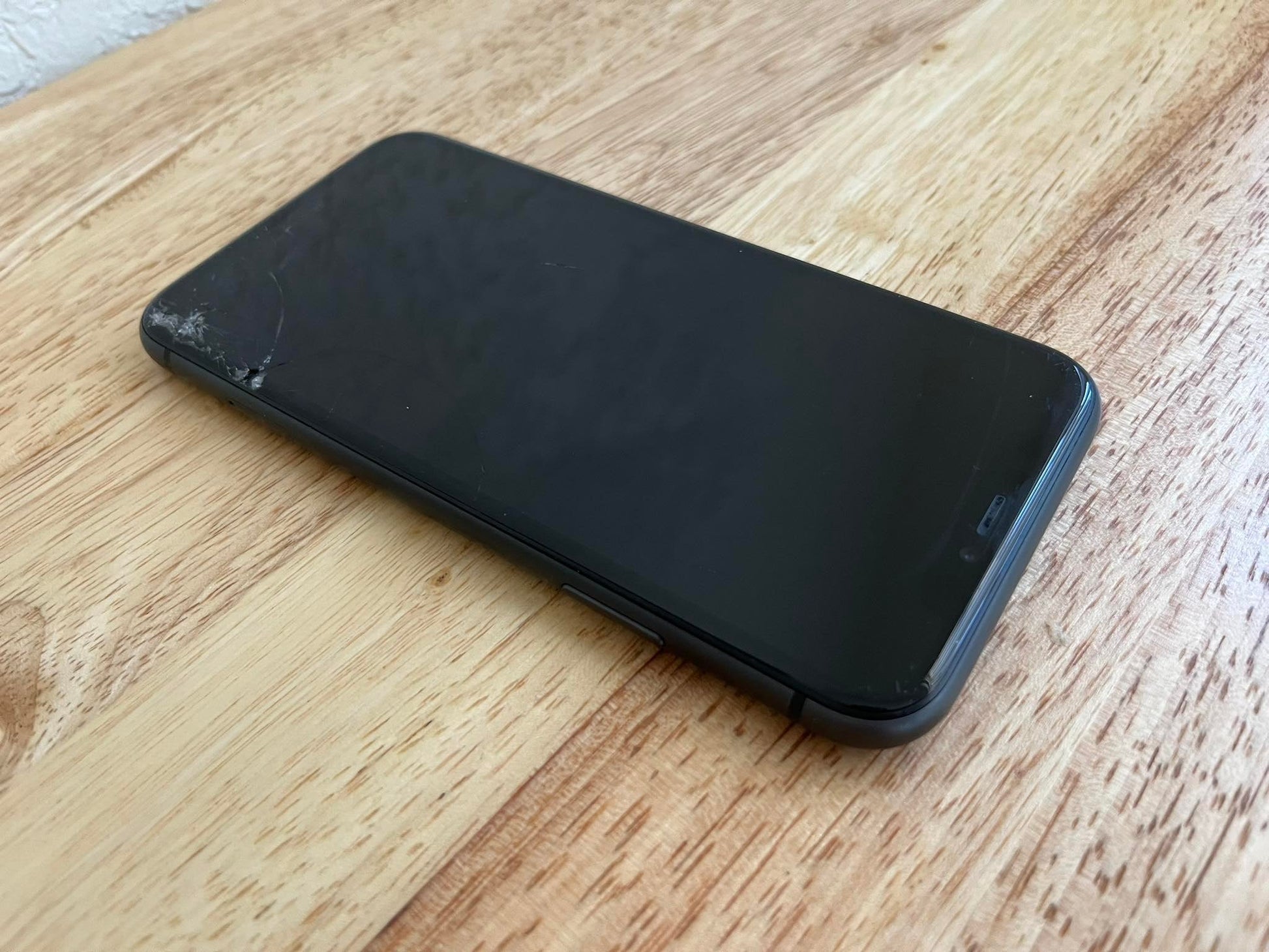 Apple iPhone 11 Black 64GB (AT&T) A2111 image 7