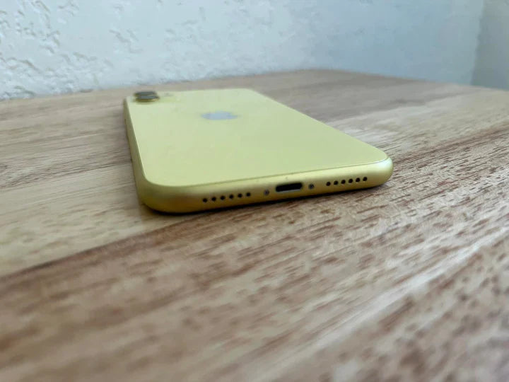 Apple iPhone 11 Yellow 64GB (TracFone) A2111 image 6